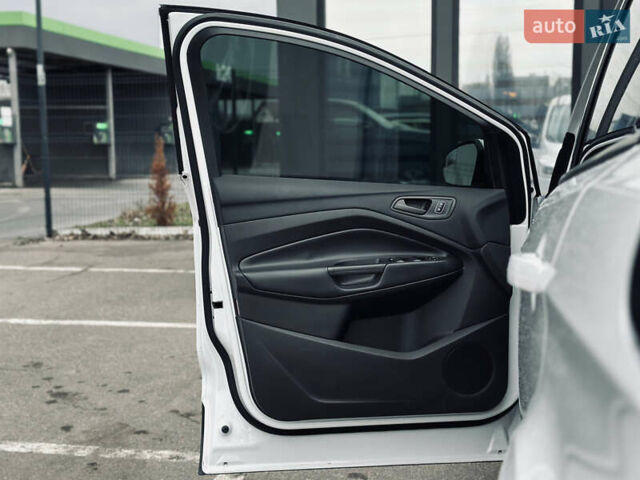Білий Форд Ескейп, об'ємом двигуна 2.5 л та пробігом 159 тис. км за 13500 $, фото 19 на Automoto.ua