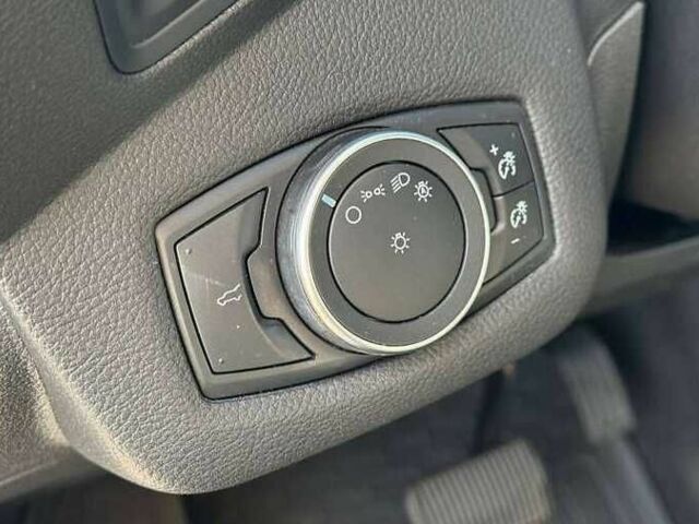 Белый Форд Эскейп, объемом двигателя 2.5 л и пробегом 90 тыс. км за 9000 $, фото 8 на Automoto.ua