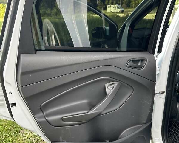 Белый Форд Эскейп, объемом двигателя 2.5 л и пробегом 160 тыс. км за 12500 $, фото 19 на Automoto.ua