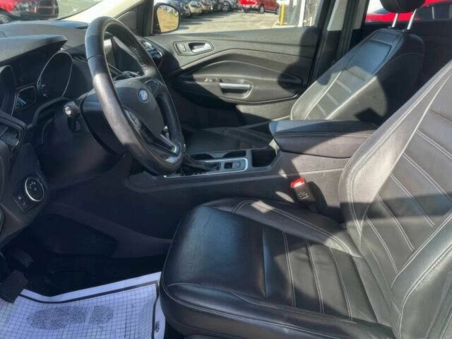 Белый Форд Эскейп, объемом двигателя 2 л и пробегом 33 тыс. км за 5050 $, фото 6 на Automoto.ua