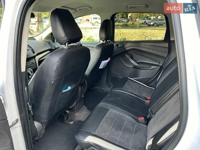 Белый Форд Эскейп, объемом двигателя 2.5 л и пробегом 160 тыс. км за 12500 $, фото 20 на Automoto.ua