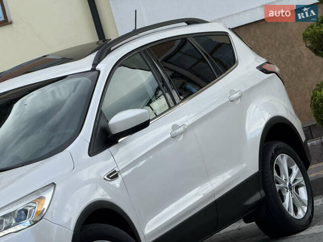 Белый Форд Эскейп, объемом двигателя 1.5 л и пробегом 130 тыс. км за 13400 $, фото 5 на Automoto.ua