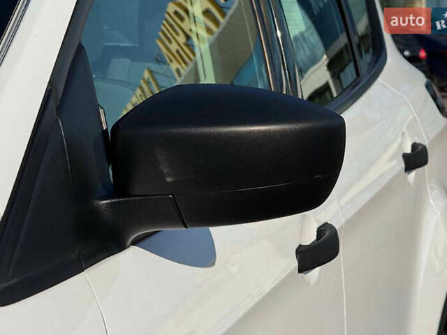 Белый Форд Эскейп, объемом двигателя 2.5 л и пробегом 97 тыс. км за 11000 $, фото 3 на Automoto.ua