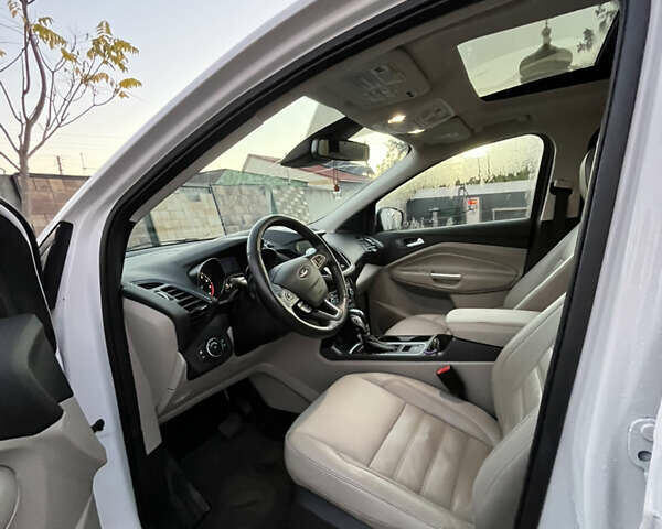 Белый Форд Эскейп, объемом двигателя 2 л и пробегом 93 тыс. км за 22000 $, фото 19 на Automoto.ua