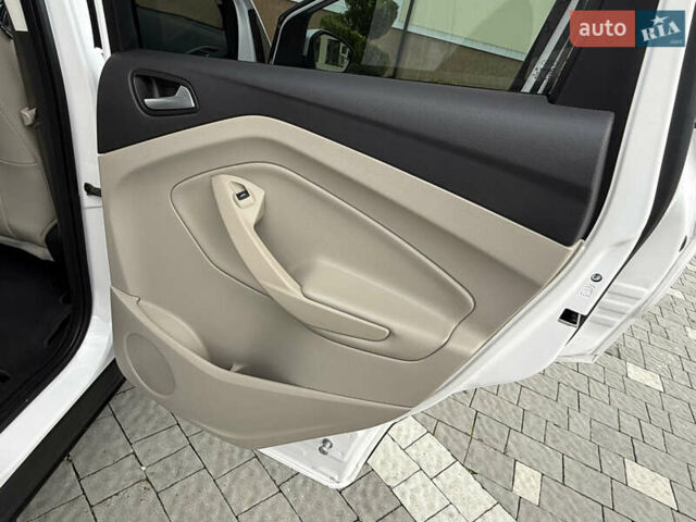 Белый Форд Эскейп, объемом двигателя 1.5 л и пробегом 130 тыс. км за 13400 $, фото 61 на Automoto.ua