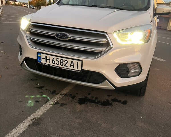 Белый Форд Эскейп, объемом двигателя 2 л и пробегом 93 тыс. км за 22000 $, фото 9 на Automoto.ua