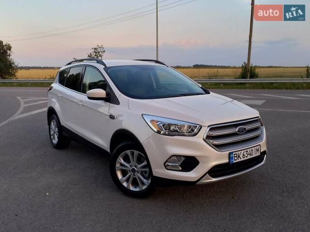 Белый Форд Эскейп, объемом двигателя 1.5 л и пробегом 170 тыс. км за 12500 $, фото 3 на Automoto.ua