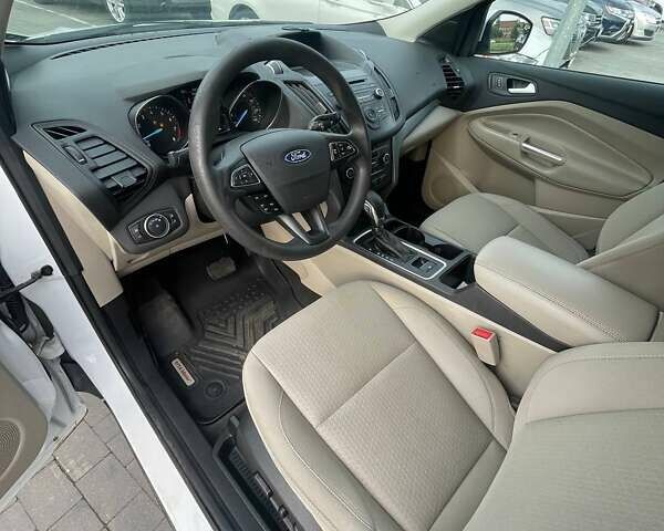 Белый Форд Эскейп, объемом двигателя 1.5 л и пробегом 269 тыс. км за 9600 $, фото 6 на Automoto.ua