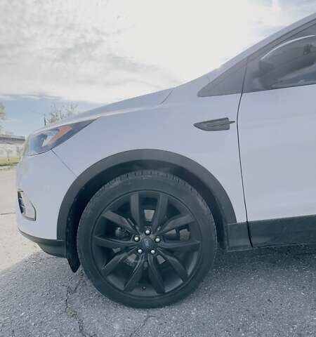 Білий Форд Ескейп, об'ємом двигуна 1.5 л та пробігом 130 тис. км за 14900 $, фото 5 на Automoto.ua