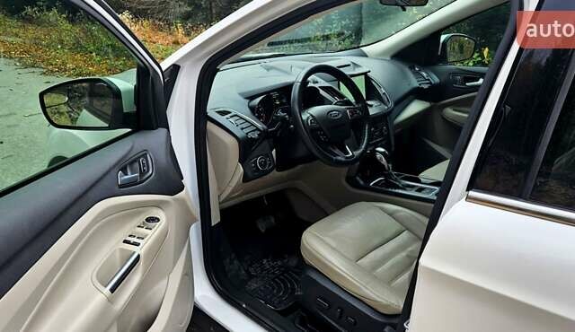 Белый Форд Эскейп, объемом двигателя 1.5 л и пробегом 147 тыс. км за 13600 $, фото 13 на Automoto.ua