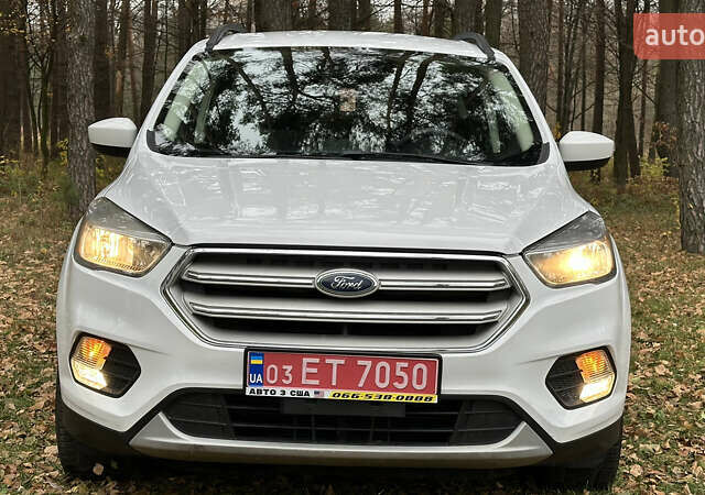 Білий Форд Ескейп, об'ємом двигуна 1.5 л та пробігом 180 тис. км за 11300 $, фото 1 на Automoto.ua