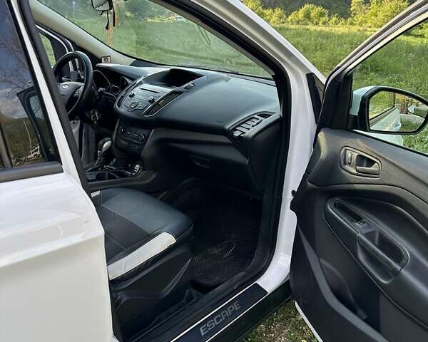 Белый Форд Эскейп, объемом двигателя 2.5 л и пробегом 160 тыс. км за 12500 $, фото 16 на Automoto.ua