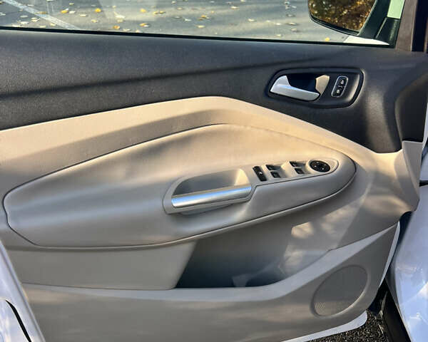 Белый Форд Эскейп, объемом двигателя 1.5 л и пробегом 43 тыс. км за 15300 $, фото 17 на Automoto.ua