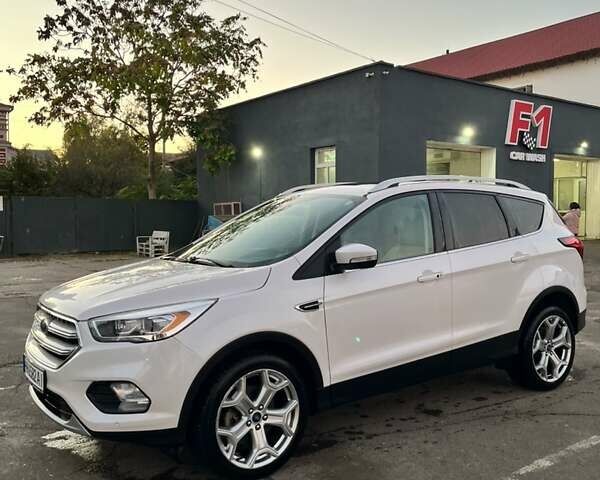 Белый Форд Эскейп, объемом двигателя 2 л и пробегом 93 тыс. км за 22000 $, фото 1 на Automoto.ua