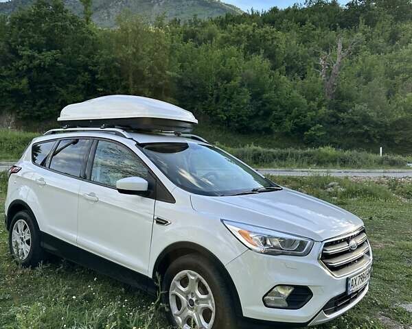 Белый Форд Эскейп, объемом двигателя 2.5 л и пробегом 160 тыс. км за 12500 $, фото 26 на Automoto.ua