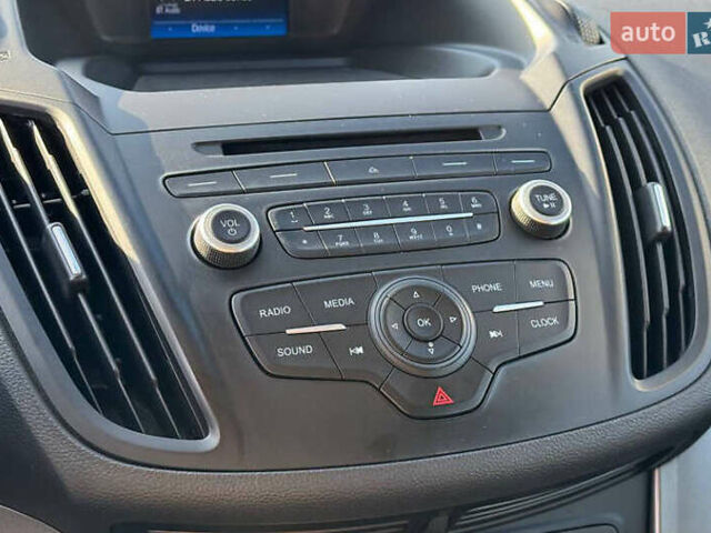 Белый Форд Эскейп, объемом двигателя 2.5 л и пробегом 97 тыс. км за 11000 $, фото 13 на Automoto.ua