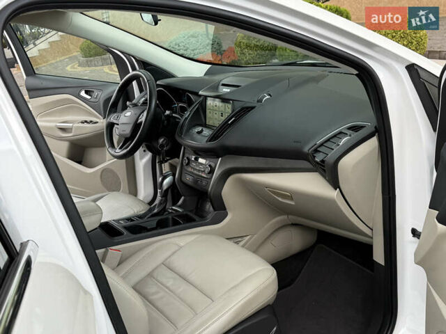 Белый Форд Эскейп, объемом двигателя 1.5 л и пробегом 130 тыс. км за 13400 $, фото 54 на Automoto.ua