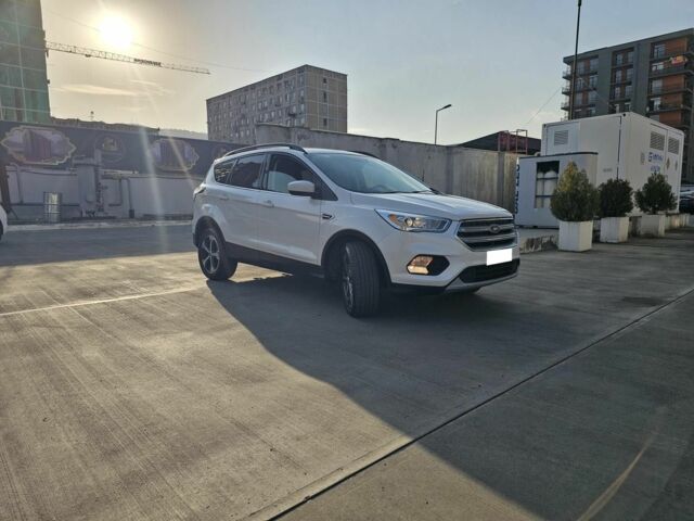 Белый Форд Эскейп, объемом двигателя 1.5 л и пробегом 148 тыс. км за 8500 $, фото 2 на Automoto.ua