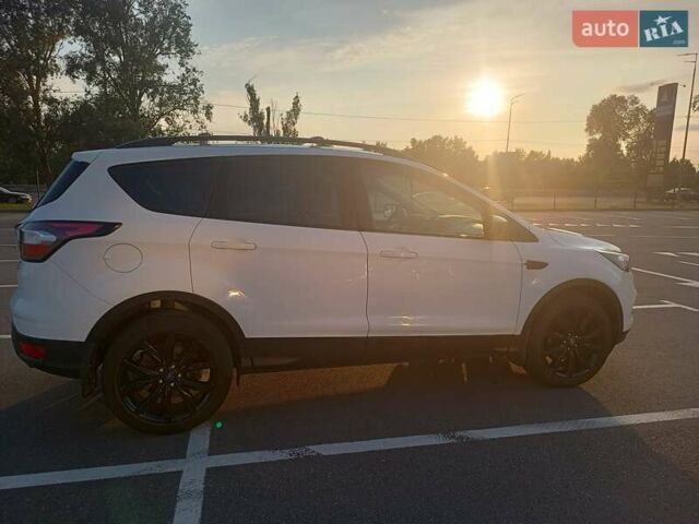 Белый Форд Эскейп, объемом двигателя 1.5 л и пробегом 62 тыс. км за 16700 $, фото 5 на Automoto.ua
