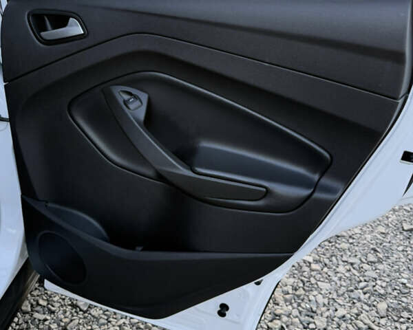 Белый Форд Эскейп, объемом двигателя 0 л и пробегом 140 тыс. км за 11800 $, фото 11 на Automoto.ua