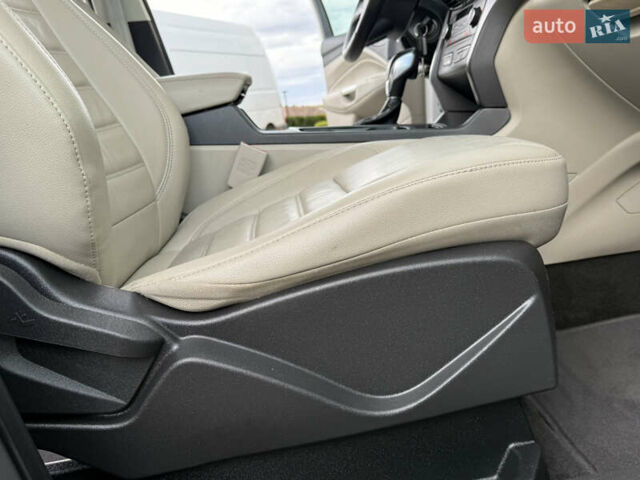 Белый Форд Эскейп, объемом двигателя 1.5 л и пробегом 130 тыс. км за 13400 $, фото 56 на Automoto.ua