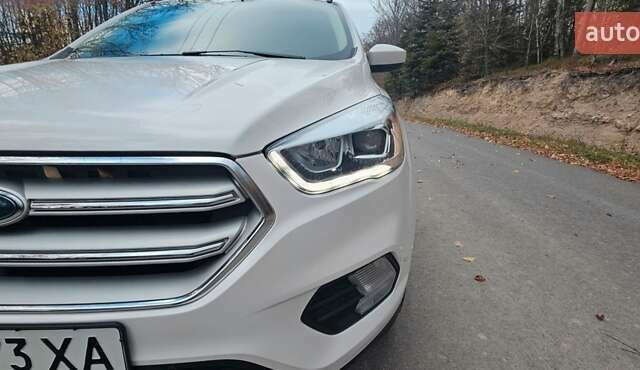Белый Форд Эскейп, объемом двигателя 1.5 л и пробегом 147 тыс. км за 13600 $, фото 19 на Automoto.ua