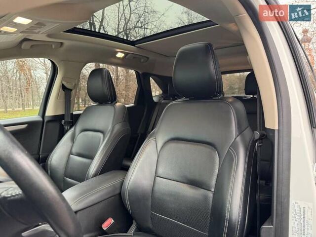 Білий Форд Ескейп, об'ємом двигуна 2.5 л та пробігом 65 тис. км за 18990 $, фото 33 на Automoto.ua