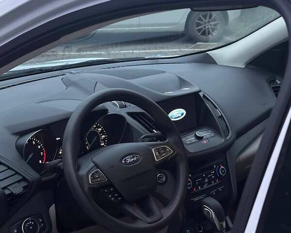 Білий Форд Ескейп, об'ємом двигуна 1.5 л та пробігом 241 тис. км за 10899 $, фото 9 на Automoto.ua