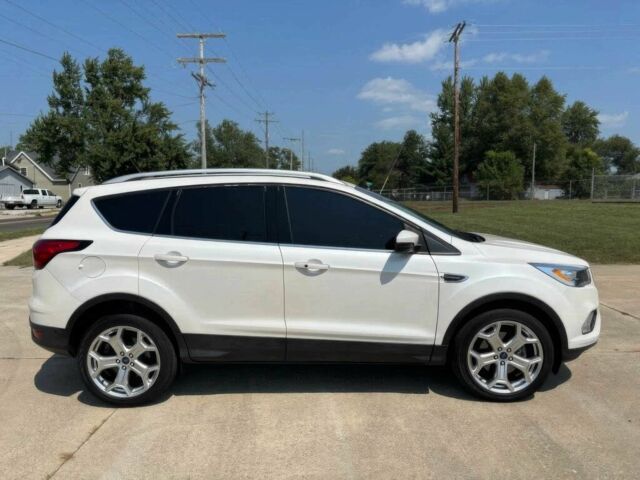 Белый Форд Эскейп, объемом двигателя 2 л и пробегом 41 тыс. км за 11200 $, фото 3 на Automoto.ua