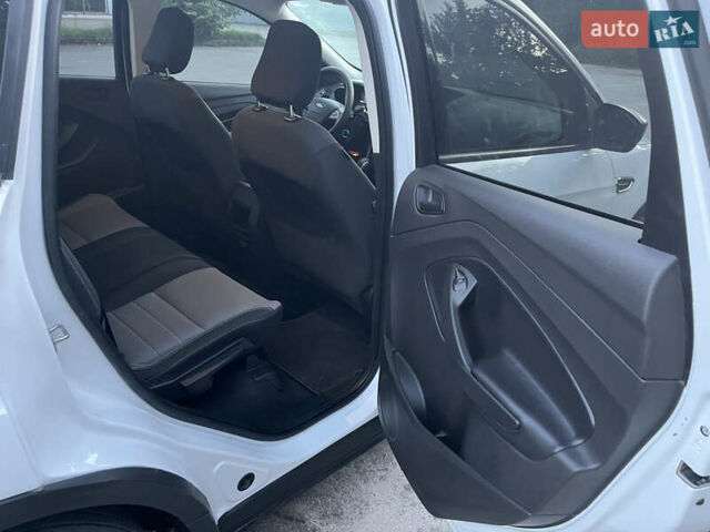 Белый Форд Эскейп, объемом двигателя 2.5 л и пробегом 97 тыс. км за 13550 $, фото 15 на Automoto.ua