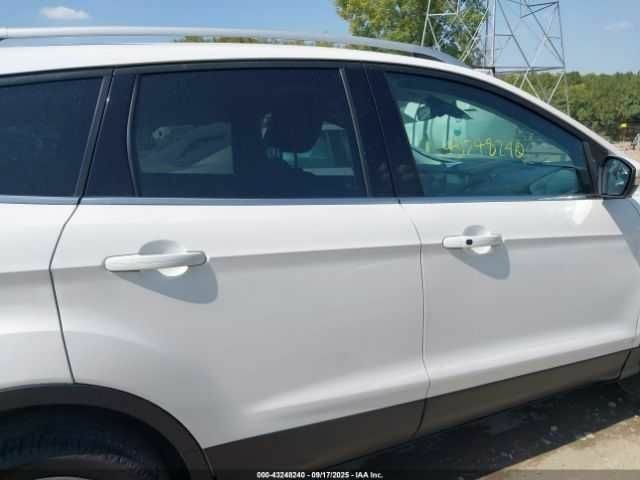 Білий Форд Ескейп, об'ємом двигуна 2 л та пробігом 149 тис. км за 3000 $, фото 12 на Automoto.ua