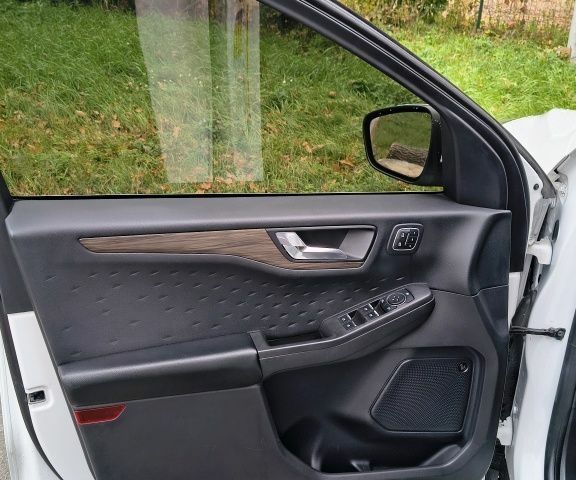 Белый Форд Эскейп, объемом двигателя 2 л и пробегом 83 тыс. км за 18999 $, фото 13 на Automoto.ua