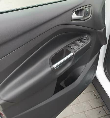 Белый Форд Эскейп, объемом двигателя 2 л и пробегом 75 тыс. км за 19500 $, фото 11 на Automoto.ua