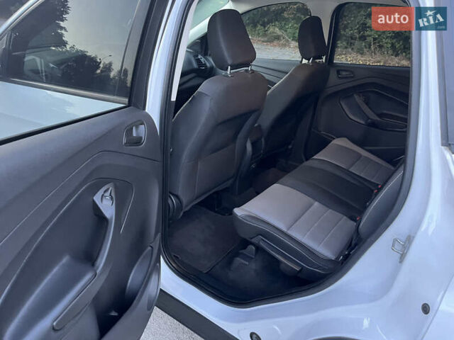 Белый Форд Эскейп, объемом двигателя 2.5 л и пробегом 97 тыс. км за 13550 $, фото 13 на Automoto.ua