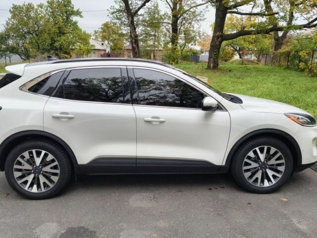 Белый Форд Эскейп, объемом двигателя 2 л и пробегом 83 тыс. км за 18999 $, фото 5 на Automoto.ua