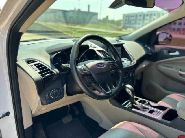 Белый Форд Эскейп, объемом двигателя 2 л и пробегом 41 тыс. км за 11200 $, фото 9 на Automoto.ua