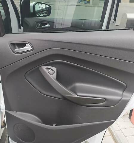 Белый Форд Эскейп, объемом двигателя 2 л и пробегом 75 тыс. км за 19500 $, фото 14 на Automoto.ua