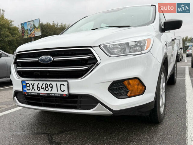 Белый Форд Эскейп, объемом двигателя 2.49 л и пробегом 131 тыс. км за 13300 $, фото 3 на Automoto.ua