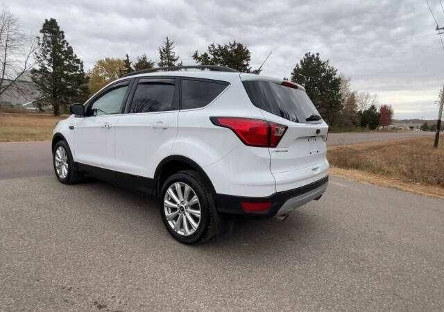 Белый Форд Эскейп, объемом двигателя 2 л и пробегом 84 тыс. км за 3700 $, фото 1 на Automoto.ua