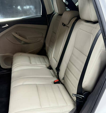 Белый Форд Эскейп, объемом двигателя 2 л и пробегом 69 тыс. км за 16300 $, фото 5 на Automoto.ua