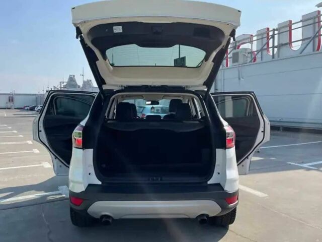 Білий Форд Ескейп, об'ємом двигуна 2 л та пробігом 60 тис. км за 12900 $, фото 7 на Automoto.ua