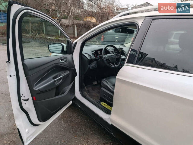 Белый Форд Эскейп, объемом двигателя 2 л и пробегом 109 тыс. км за 15290 $, фото 18 на Automoto.ua
