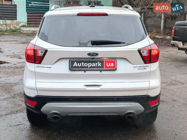 Белый Форд Эскейп, объемом двигателя 2 л и пробегом 109 тыс. км за 15290 $, фото 7 на Automoto.ua