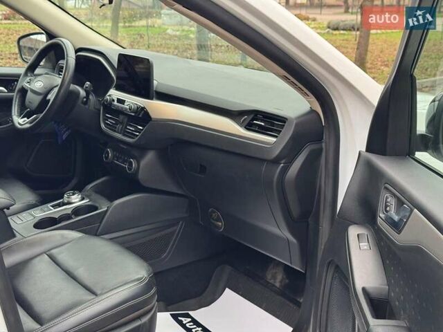 Білий Форд Ескейп, об'ємом двигуна 2.5 л та пробігом 65 тис. км за 18990 $, фото 18 на Automoto.ua