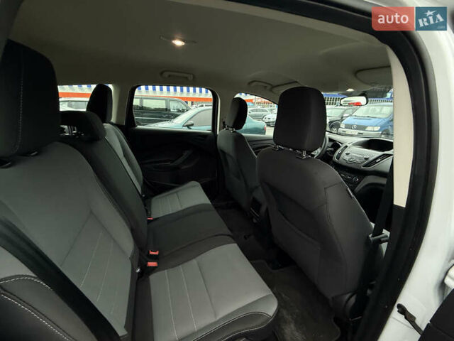 Белый Форд Эскейп, объемом двигателя 2.49 л и пробегом 131 тыс. км за 13300 $, фото 60 на Automoto.ua