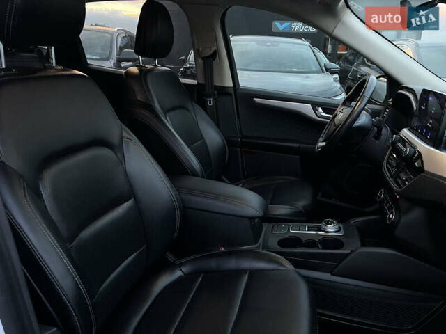 Форд Эскейп 2019 в Львове на Automoto.ua Белый Форд Эскейп, объемом двигателя 1.5 л и пробегом 129 тыс. км за 16500 $, фото 40 на Automoto.ua