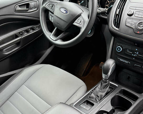 Белый Форд Эскейп, объемом двигателя 2.49 л и пробегом 131 тыс. км за 13300 $, фото 43 на Automoto.ua