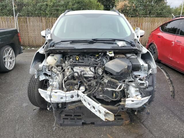 Белый Форд Эскейп, объемом двигателя 1.5 л и пробегом 100 тыс. км за 7100 $, фото 1 на Automoto.ua