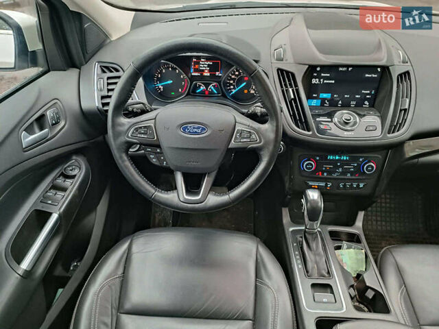 Белый Форд Эскейп, объемом двигателя 2 л и пробегом 109 тыс. км за 15290 $, фото 14 на Automoto.ua