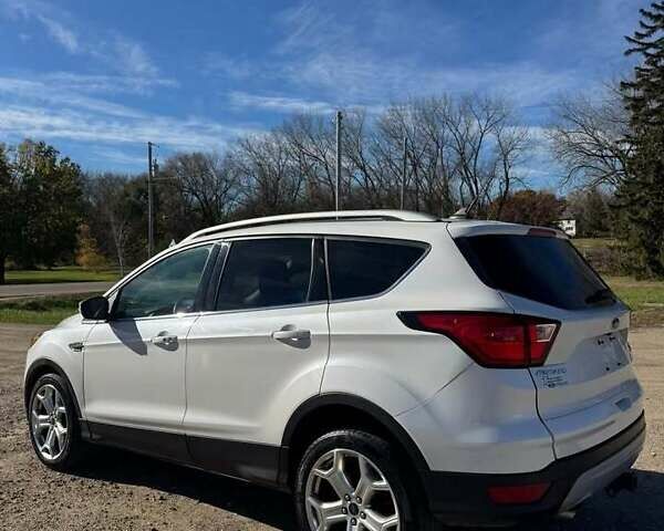 Белый Форд Эскейп, объемом двигателя 2 л и пробегом 119 тыс. км за 12500 $, фото 2 на Automoto.ua